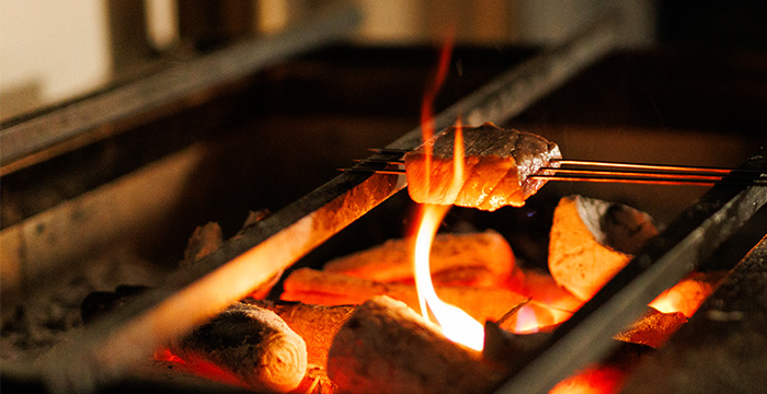焼鳥と炉端　創の藁焼き写真
