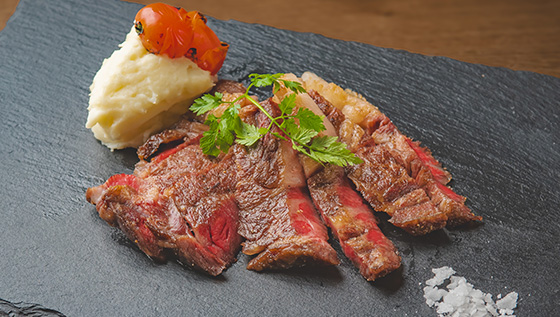 焼鳥と炉端　創の和牛鞍下のステーキ